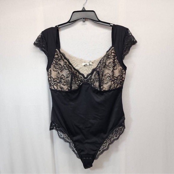POPULISH Black Shapewear Sculpting Bodysuit V Neck Lace Thong - Picture 2 of 5